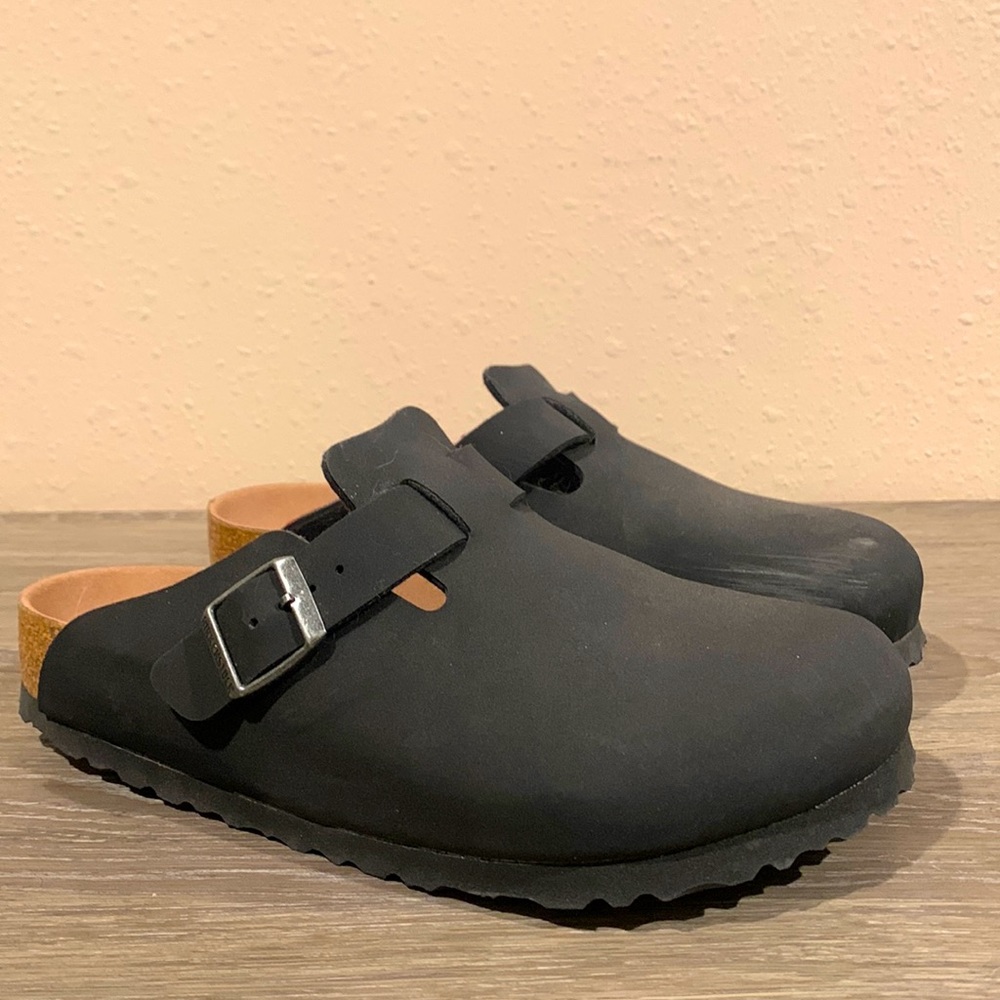 Size 38 (equivalent to 8 1/2) Women Birkenstock Boston, Black Vegan leather